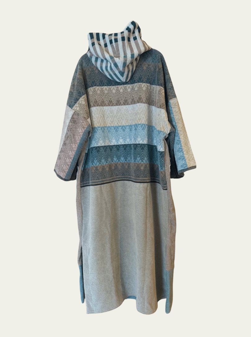 Mysi poncho - Grå stripete